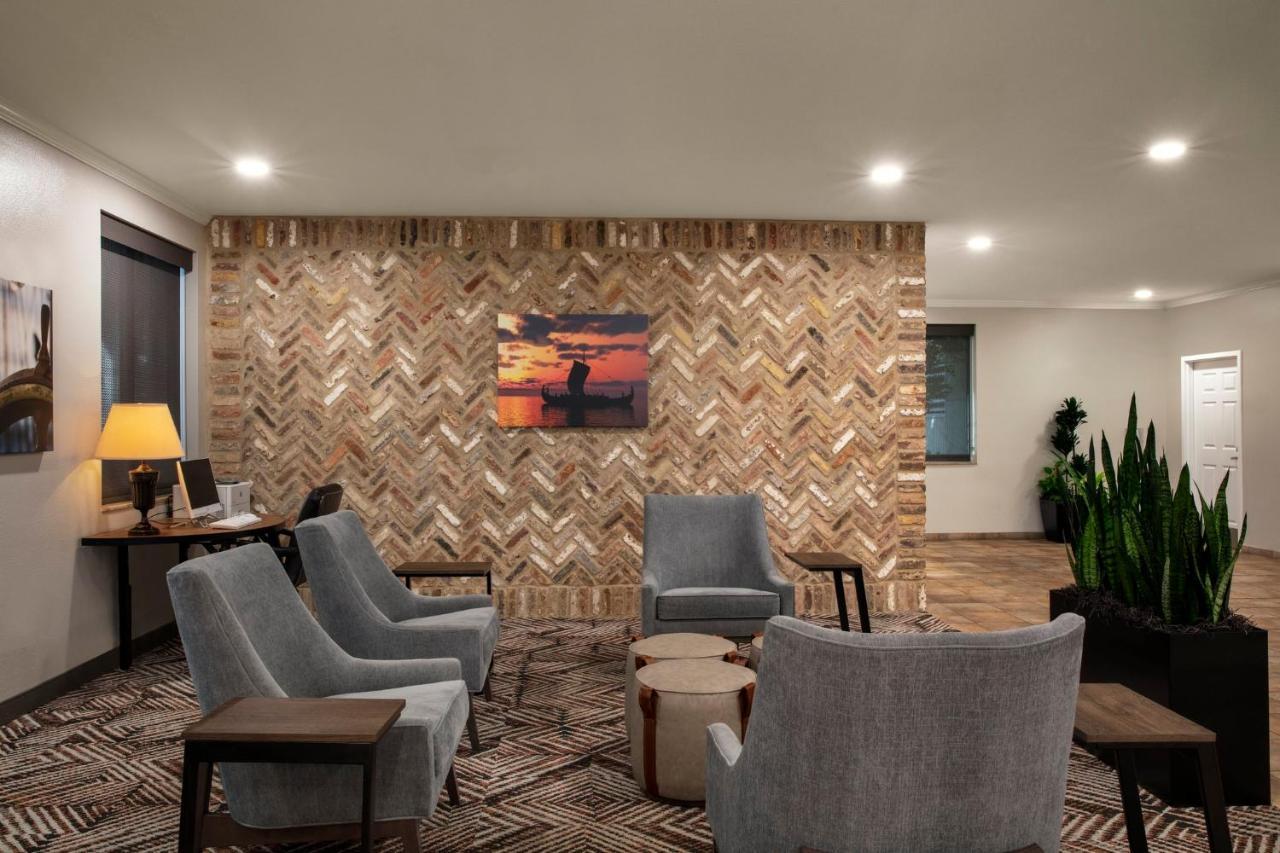 Candlewood Suites Mobile-Downtown By Ihg Екстер'єр фото